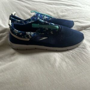 NWOT woman’s speedo watershoes